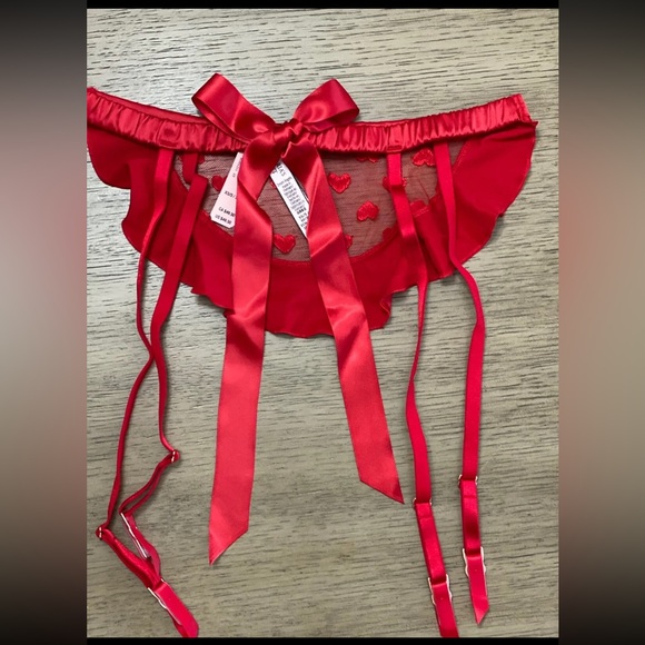 Victoria's Secret Dream Angels Red Embroidery Heart Garter Belt Skirt  XS/S NWT - Picture 2 of 5
